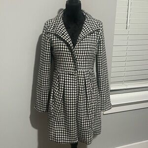 Bitten by Sarah Jessica Parker Black and White Trench Coat